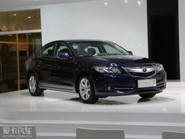 2013ɶ܇չ̽^֎ILX 2.0L܇