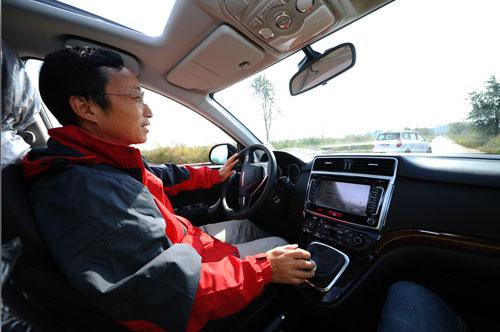 密封性武汉理工大学汽车学院副院长颜伏伍亲身试驾中国汽车技术研究中